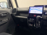 【展示車の状態】展示車は全て、マツダ車のエキスパートが、基本性能に関わる箇所を徹底的に点検。外装や室内に関しても、細部にいたるまで、しっかり清掃・洗浄を実施しています。