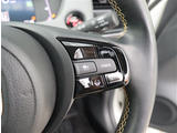 【車屋】として、長く車業界に従事した経験豊富なスタッフが多数在籍しております。