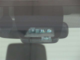 このカメラで障害物等を探知します。レーダーブレーキもついているのでいざというときに安心です。