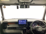 フロントガラスが大きく、ワイドな視界で運転もしやすくなるように設定されています。