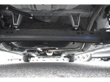 車両後方からの下回りです。マフラー防錆塗装や下回り防錆施工等も可能でございます