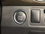 エンジンスタートスイッチです。キーが車内にあれば、エンジンの始動や停止はスイッチを押すだけ!キーを取り出す手間を省き、ワンプッシュで操作できるので簡単でスムーズです。