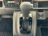 オートマチックシフトレバーは、手になじみ操作しやすい形状で安全運転にもつながります♪