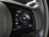 ◆アダプティブクルーズコントロール◆予め設定した車速内でクルマが自動的に加減速。前走車との適切な車間距離を維持しながら追従走行します。【LKAS】車線維持支援システムでステアリング操作を支援。