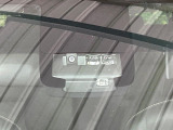 【トヨタセーフティセンス】走行中に前方の車両等を認識し、衝突しそうな時は警報とブレーキで衝突回避と被害軽減をアシスト。より安全にドライブをお楽しみいただけます。