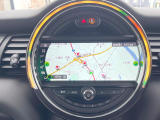 ●純正ナビ:一体感のあるナビは、高級感ある車内を演出してくれます。オーディオ機能も充実しておりますので、運転もより楽しめます♪