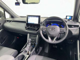 運転席まわりです。 各操作スイッチは使いやすい位置に配置されてます。