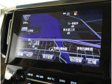 純正ナビを装備。タッチパネル式で使いやすく、お出かけもラクラクです。