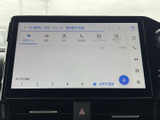高精細なディスプレイが、運転中の情報提供をサポート。快適なドライブをより一層楽しむための頼れる相棒です。