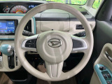 インテリアに合わせたデザインのステアリングは、運転される方のことも考え、運転しやすい形状、大きさです。是非一度、実際に触ってお確かめください。
