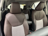 高いホールド性で運転姿勢が安定します。長距離ドライブでも疲れにくいのが魅力です。