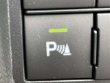 車体の四隅やバンパーの障害物を検知し、音と光でドライバーに知らせてくれるコーナーセンサーを装備しています。死角になりやすい障害物との距離感を的確につかめるため、駐車が苦手な方でも大丈夫
