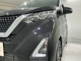 LEDヘッドライトは、点灯の瞬間から最大光量を発揮し、突然暗くなるトンネルなどでの安定感を高めます。