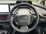 インテリアに合わせたデザインのステアリングは、運転される方のことも考え、運転しやすい形状、大きさです。是非一度、実際に触ってお確かめください。