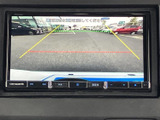後方の状況をわかりやすく表示し、安全な駐車をサポートします。狭い場所でもスムーズに駐車できます。