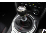大好評のボディコーティング「ハイモースコート」もご納車までに施工可能。雨染みや線傷など中古車だからと諦めていませんか?ピカピカの状態でお乗り出しいただけます。