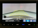 【バックカメラ】運転が苦手な方も車庫入れラクラクです!ギアをリバースに入れれば自動的に切り換わりますので、面倒な操作は不要です♪狭い駐車場もお車を傷つけず安心ですね!