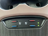 【シートヒーター&ベンチレーション】夏場は涼しい風でお尻や背中の熱やムレを防ぎ、冬はエアコンよりも早く温まってポカポカに!季節を問わず快適に過ごせます。