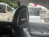 運転席と助手席のヘッドレストに内蔵されたスピーカーを含む計8個のスピーカーと専用アンプで、立体的な音響空間を楽しめます