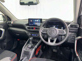 運転席まわりです。 各操作スイッチは使いやすい位置に配置されてます。