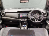 運転席周りになります。内装色はブラックです。