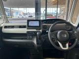 当社の中古車は、フロアマット付きで販売しておりません。予めご了承下さい。中古車という特性上匂いや見栄えなどの状態が左右される為です。純正マット、車種専用社外品マットをご購入いただけます。