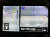 【アラウンドビューモニター】周囲を見渡せる映像で、スムースな駐車をサポートします