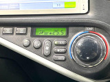 【オートエアコン】一度お好みの温度に設定すれば、車内の温度を検知し風量や温度を自動で調整。暑い&hellip;寒い&hellip;と何度もスイッチ操作をする必要はありません。快適な車内空間には必須の機能ですね♪
