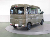 重い荷物を積込むのに楽な630mmの低い荷室地上高と、背の高い人もかがむ事無く作業ができる約1870ミリの高さです