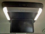 【12.8型フリップダウン】大画面モニターで後席でもエンタメをお楽しみいただけます。家族や友人とお出かけする機会が多い方に大人気です♪