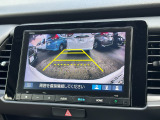 バック駐車が苦手な方や、初めてのお車で不安な方も安心。後方の映像をナビ画面に表示するため、周囲を確認しながらスムーズに駐車できます。