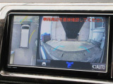 パノラミックビューモニター付きです。車両を上から見たような映像をディスプレイオーディオ画面に表示。運転席からの目視だけでは見にくい、車両周辺の状況をリアルタイムでしっかり確認できます。