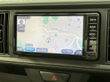 純正ナビを装備。タッチパネル式で使いやすく、お出かけもラクラクです。