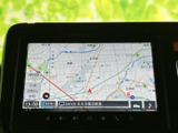 目的地までスムーズに導いてくれる頼もしいナビゲーションシステム。細部まで鮮明な表示で、長距離ドライブも安心です。情報満載で快適なカーライフをサポートします。