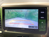 【バックカメラ】駐車時に後方がリアルタイム映像で確認できます。大型商業施設や立体駐車場での駐車時や、夜間のバック時に大活躍!運転スキルに関わらず、今や必須となった装備のひとつです!