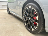BMW純正アルミホイールです。納車時にはアルミホイールコーティングも承っております!是非ご検討下さいませ。