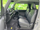 運転しやすい視点と、操作しやすい配置が魅力。長距離ドライブでも疲れにくく、快適な移動をサポートします。