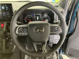 ステアリングから手を離さず、運転に集中したままオーディオ等の操作ができます。