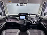 見晴らしの良いインパネデザイン。視認性の高いセンターメーターを採用し、運転に集中できます。