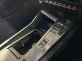 シフトレバーも操作性良く出来ています。運転しながらドライブモードを切り替え可能です。