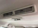 リアシーリングファンも付いておりますので、車内の空気の循環にも役立ちます。