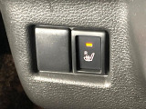 【シートヒーター】寒い日に重宝するシートヒーター!エアコンより早く温まってくれるので寒がりの人も安心ですね♪エアコンの温風は乾燥するから苦手、という方にもをおすすめです。