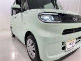 明るいライトが夜道を明るく照らしてくれます。 運転する上で、道路状況をいかに早く認識できるか重要なポイントです。 白色光が暗い道も明るく照らしてくれますよ。