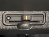 ハンドルの左下にETCがついています。高速道路の料金所の通過も楽々です。カードの取り出しもしやすい場所についています。