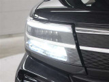 ハイビームで走行中、対向車を検知し操作することなく部分的に遮光する、ADB(アダプティブドライビングビーム)を装備。対向車に眩しい思いをさせることなく、ハイビームの視認性を確保します。