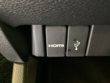 アクセサリーソケットの横にはナビゲーション用の外部入力可能なUSB端子やHDMI端子がついており、周辺には物が置けるボックスがついています。