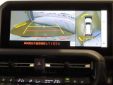 車両を上から見たような映像を映し出すパノラミックビューモニター付きです。