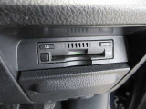 【ETC車載器】は、ビルトインタイプですっきり収納され、見た目も使い勝手も満足のアイテムです。