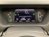 デジタル表示のスピードメーターとタコメーター、燃費やオドメーターなどの表示の他に、ホンダセンシング機能などの表示もできる多機能なマルチインフォメーション・ディスプレイです。