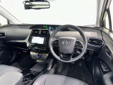 運転席まわりです。 各操作スイッチは使いやすい位置に配置されてます。